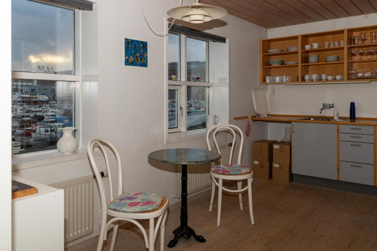 Guesthouse At The Boat Harbour Tórshavn Eksteriør billede