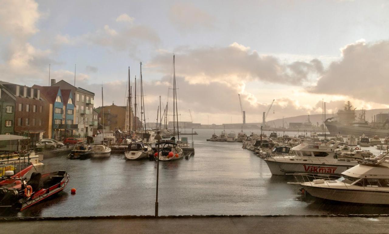 Guesthouse At The Boat Harbour Tórshavn Eksteriør billede